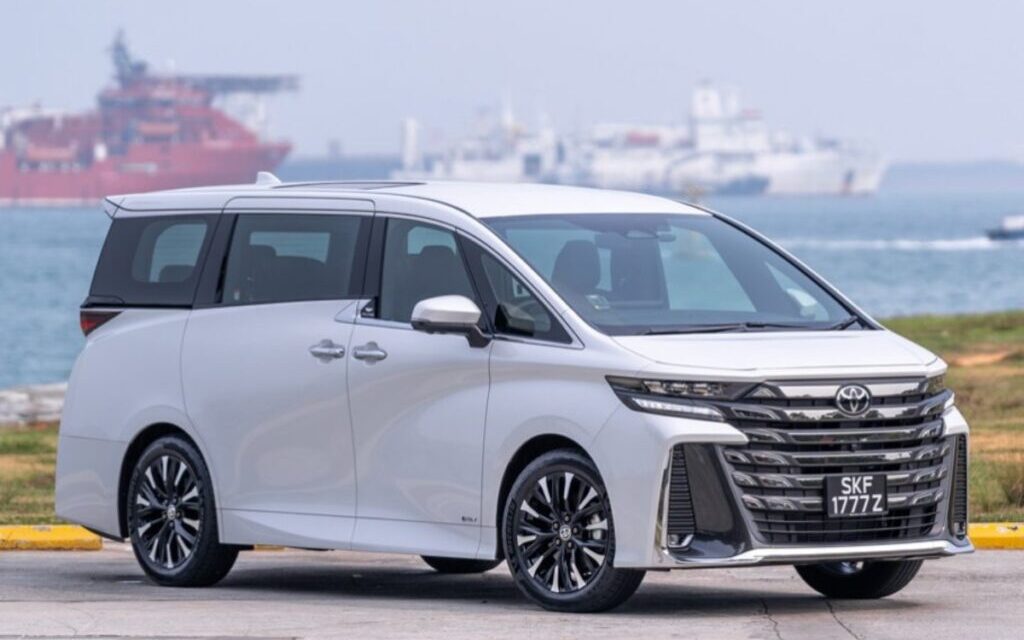 Toyota Vellfire VIPগ্রেড লাক্সারি, ৬টি এয়ারব্যাগ, ADAS প্রযুক্তি এবং দাম ১.৩৩ কোটি টাকা